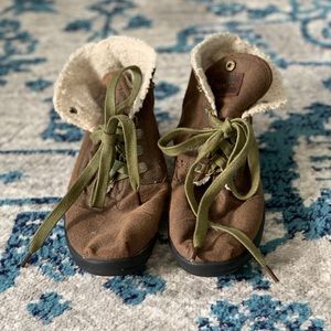 Tom’s faux sterling lined boots - great condition
